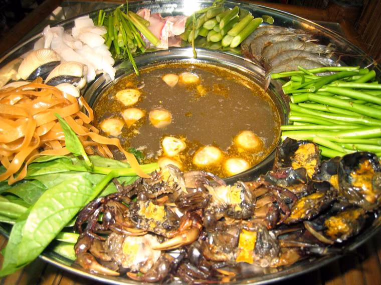 Để kiểm chứng khả năng ngừa ung thư của cua, các nhà khoa học tiến hành theo dõi chế độ ăn của nhóm phụ nữ độ tuổi từ 26 - 45 trong suốt 20 năm.