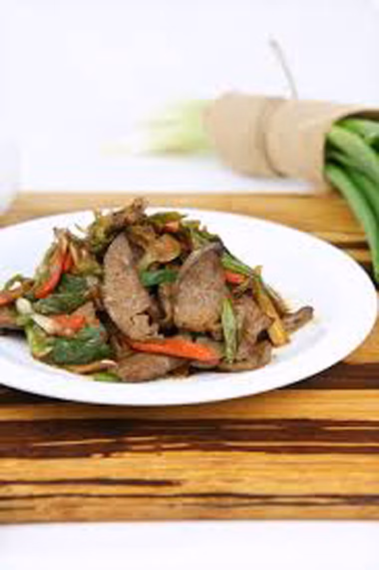 Gan xào rau củ.