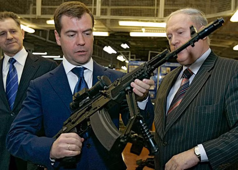 Hiện sản phẩm mới nhất của nhà máy Kalashnikov Concern là AK-12, loại súng trường tấn công được thừa hưởng những tinh hoa công nghệ của ngành công nghiệp chế tạo vũ khí Nga. Nó sẽ trở thành vũ khí chủ lực trong quân đội Nga trong tương lai gần.