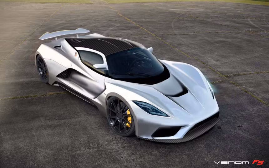 2. Hennessey Venom GT được sản xuất dựa trên mẫu Lotus Exige kết hợp với động cơ tăng áp V8 công suất 1.124 mã lực của Chevrolet Corvette. Sự kết hợp hoàn hảo này đã giúp cho chiếc xe đạt vận tốc tối đa 434 km/h.