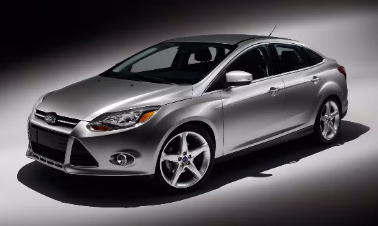 Ford Focus: Xe được trang bị động cơ EcoBoost 1.0L và là một trong những dòng xe thích hợp nhất cho gia đình. Nếu mua theo hình thức trả góp, mỗi tháng bạn phải trả khoảng hơn 80 triệu đồng.