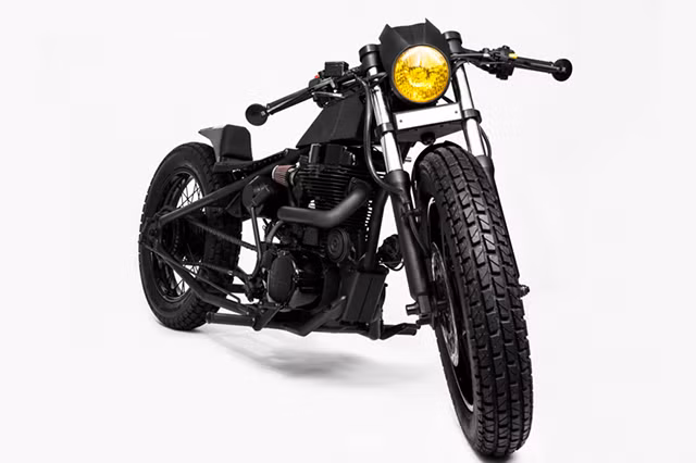 Royal Enfield là sự lựa chọn khá phổ biến tại Ấn Độ. Đáng tin cậy, dễ vận hành là những ưu điểm ít ỏi đối với một mẫu xe retro. Đó là lý do Aditya Green quyết tâm tạo ra một chiếc xe khác biệt hoàn toàn so với những chiếc Royal Enfield hiện hành.