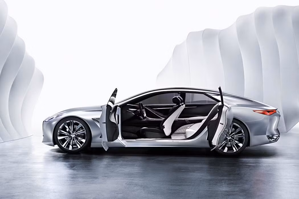 Theo nhà sản xuất, mẫu xe sử dụng động cơ Hybrid vận hành bằng pin nhiên liệu kết hợp với động cơ V6, Tuabin đôi 3.0L cho công suất 550 mã lực, dẫn động 4 bánh khi cần và dẫn động bánh sau trong điều kiện thường.