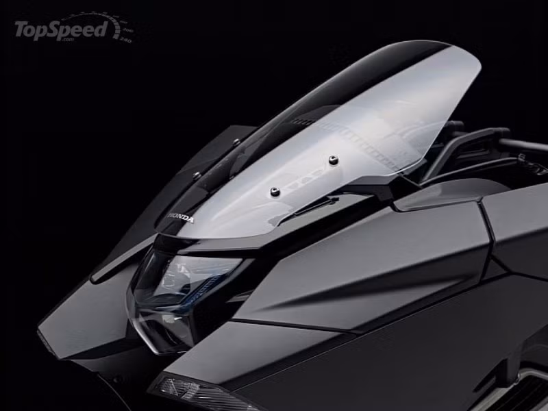 Honda NM4 Vultus sử dụng chung động cơ 2 xi-lanh thẳng hàng 745cc (54 hp/68 Nm) với chiếc tay ga cỡ lớn NC750.