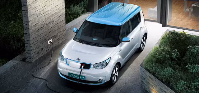 Một phiên bản màu sơn khác của Soul EV 2015.