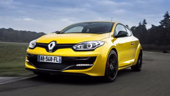 Renault Sport Megane 265: Xe có phần trước được cách tân khác lạ so với mẫu truyền thống. Xe có công suất 261 bhp với giá 26.930 Euro (tương đương 753 triệu đồng).