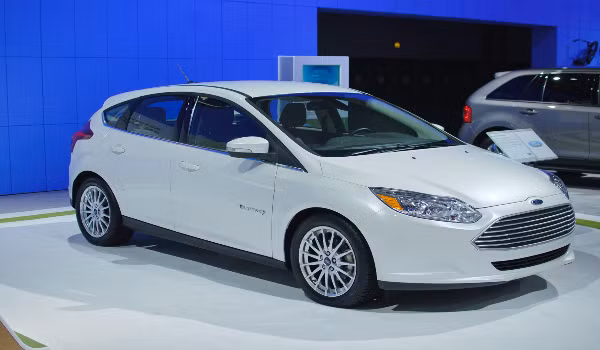Ford Focus Electric (4%): Với cấu trúc thiết kế không thể hoàn hảo hơn, Ford Focus 2014 là một lựa chọn xứng với túi tiền của người tiêu dùng.