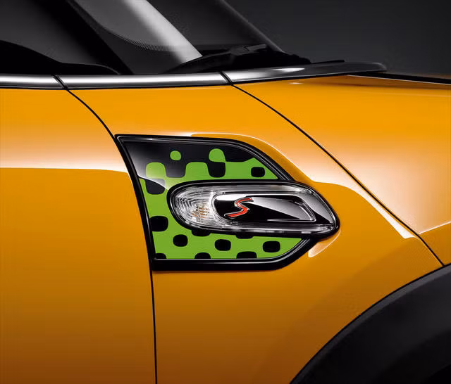 Mỗi khách hàng sở hữu MINI Cooper mới sẽ được lựa chọn hàng loạt phụ kiện mới từ bộ sưu tập phụ kiện xe hơi của John Cooper Works Pro.