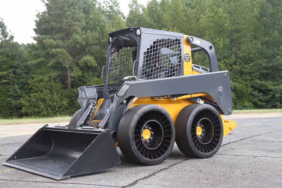 Trong khi việc sử dụng Tweel vẫn còn chưa thực sự rộng rãi, Michelin lại thực hiện một loạt cải tiến về mặt kỹ thuật tích hợp trong sản phẩm của mình bằng việc mở một nhà máy chuyên dụng ở Piedmont, SC.