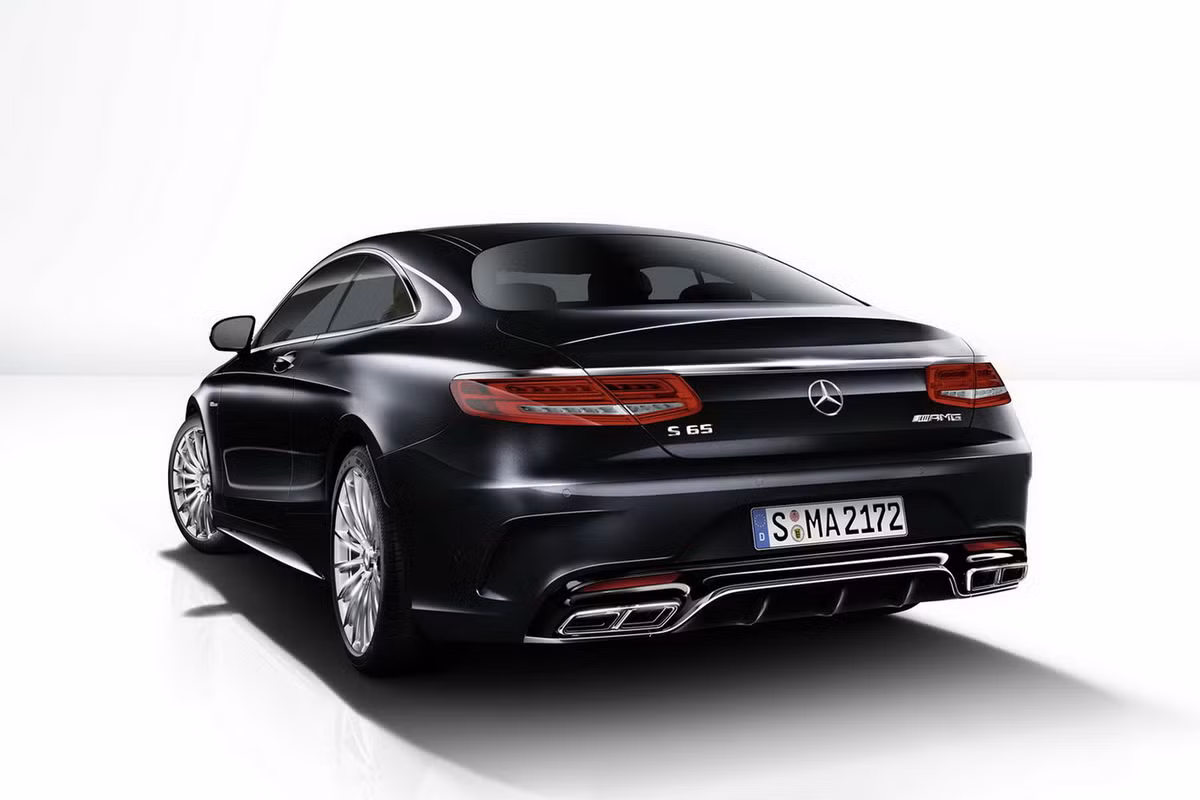 Mercedes-Benz S-Class Coupe cũng được trang bị bộ Intelligent Drive bao gồm hơn 30 thiết bị tiêu chuẩn và cảnh báo an toàn công nghệ cao.