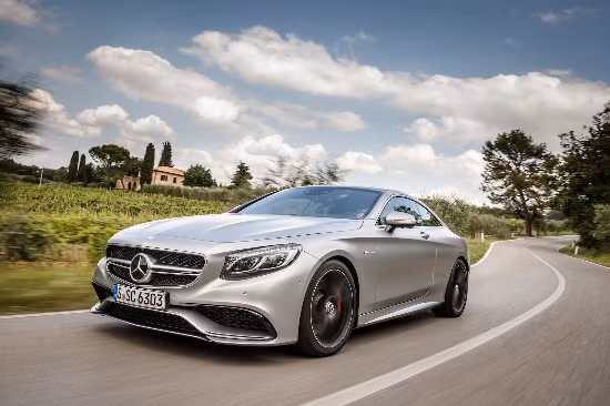 Động cơ twin-turbo V-8 AMG 577 mã lực và mô-men xoắn 664 vòng/phút chắc chắn sẽ mang đến cho bạn cảm giác tuyệt vời về mặt tốc độ.