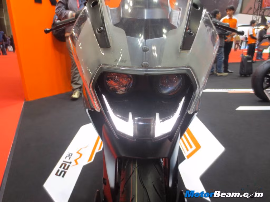 Đặc biệt, RC390 được trang bị bộ ABS tiêu chuẩn. Tuy nhiên, với 1 tay đua dày dạn và không muốn tuân thủ theo sự sắp đặt từ ABS, họ có thể tắt chức năng này.