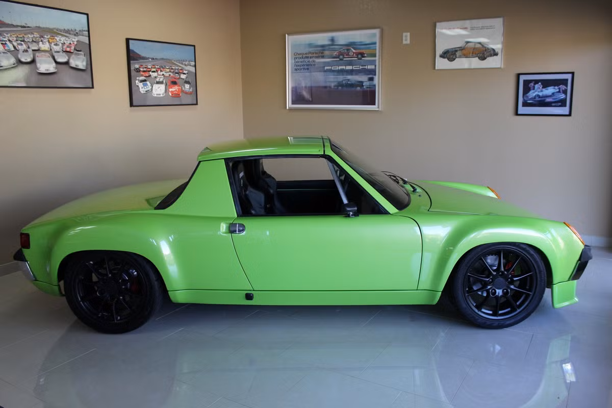 Nhưng thực tế, mẫu xe khá lạ này là sản phẩm độ từ nguyên bản Porsche 914.