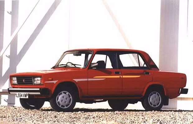9. Lada Riva cũng nằm trong danh sách hẩm hiu bởi lượng khách tin dùng chỉ đếm trên đầu ngón tay. Khách hàng đánh giá chiếc xe này mang lại cảm giác khó chịu khi sử dụng bởi khả năng vận hành ì ạch, nội thất bên trong quá sơ sài.