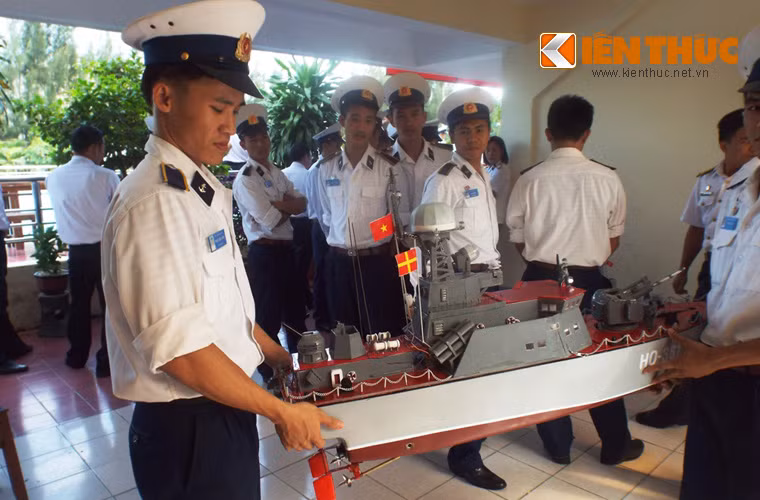 Tại cuộc thi, các đội đã mang đến nhiều mô hình tàu chiến đấu khá độc đáo, thể hiện tính sáng tạo cao như: Mô hình tàu hộ vệ tên lửa Gepard, tàu tên lửa 12418 và đặc biệt có cả tàu ngầm mang tên Kilo tham dự... Trong ảnh là mô hình tàu tên lửa BPS-500.