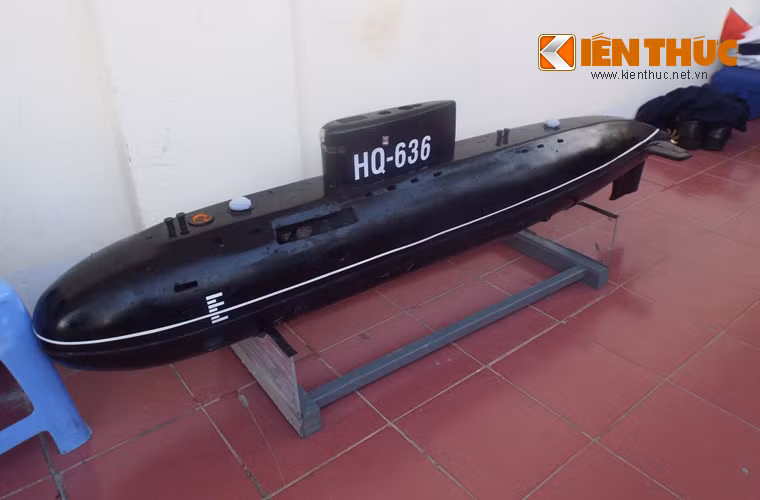 Cận cảnh mô hình tàu ngầm Kilo HQ-636 sau bài thi.