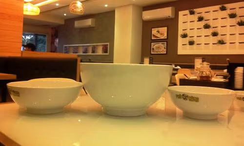 Cận cảnh tô phở "khổng lồ" làm hàng nghìn người choáng váng.