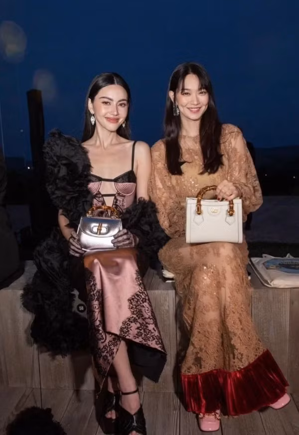 “Ma nữ đẹp nhất Thái Lan” mặc váy lụa như đồ ngủ nhưng lấn át hoàn toàn dàn sao đình đám - Hình 6 “Ma nu dep nhat Thai Lan” mac vay lua nhu do ngu nhung lan at hoan toan dan sao dinh dam-Hinh-6