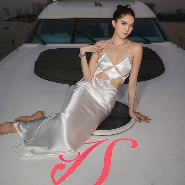 “Ma nữ đẹp nhất Thái Lan” mặc váy lụa như đồ ngủ nhưng lấn át hoàn toàn dàn sao đình đám - Hình 10 “Ma nu dep nhat Thai Lan” mac vay lua nhu do ngu nhung lan at hoan toan dan sao dinh dam-Hinh-10