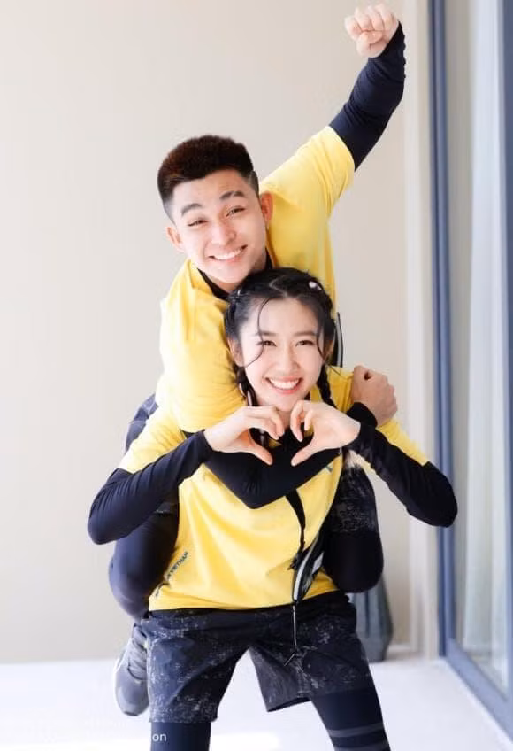 Thúy Ngân liên tục mặc đồ đôi với Jun Phạm: Hint hẹn hò chăng? - Hình 4 Thuy Ngan lien tuc mac do doi voi Jun Pham: Hint hen ho chang?-Hinh-4