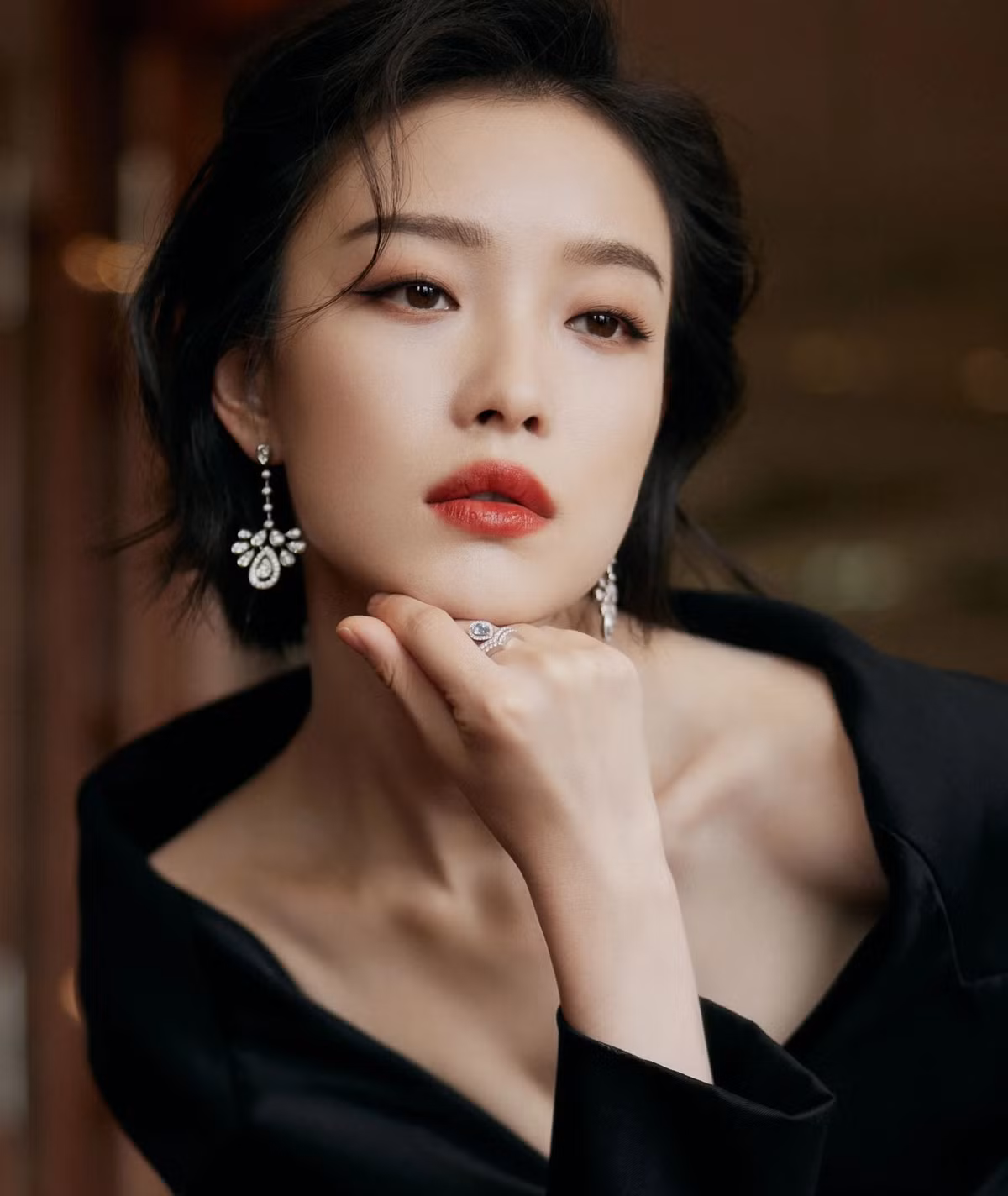 Dien vien Trung Quoc bi cam nhan cat-xe bang tien mat-Hinh-4