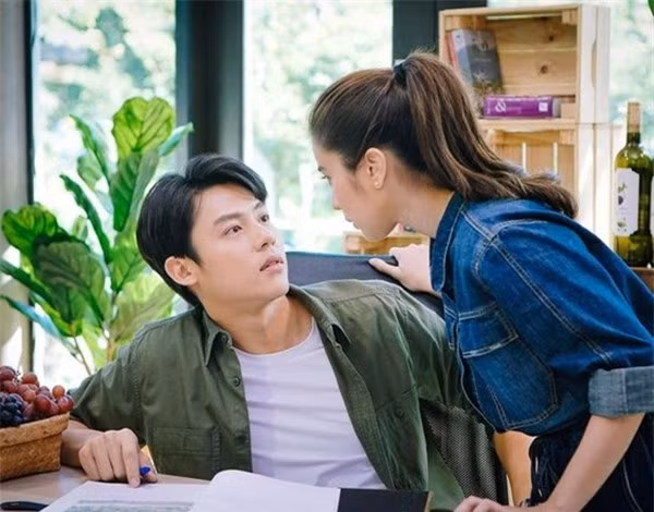 Giữa lúc ân ái vợ đưa tay vuốt lưng chồng thì bị hất ra: "Khiếp quá đi", cô bàng hoàng thông suốt một sự thật rồi đưa ra quyết định đanh thép - Ảnh 2.