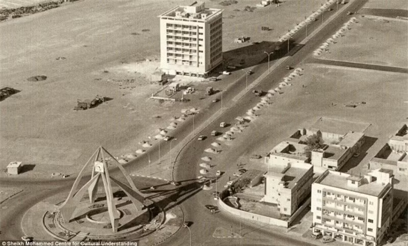 Tháp đồng hồ Dubai.