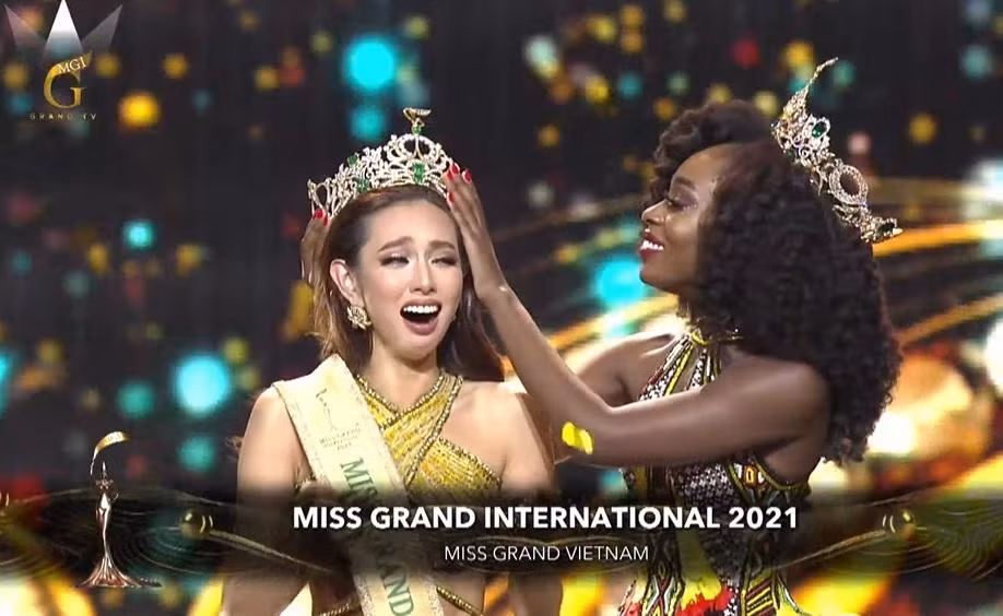 Có thể nói, Thùy Tiên dường như là mỹ nhân đầu tiên đại diện Việt Nam đoạt vương miện danh giá trên đấu trường nhan sắc quốc tế Miss Grand sau bao năm. Kết quả chung cuộc được cho cực kì xứng đáng dành cho Thùy Tiên. Xuyên suốt hành trình dự thi, người đẹp 9X luôn gây ấn tượng bởi sự đầu tư trang phục trong từng phần thi, từng đêm tiệc cho đến các hoạt động ngoài trời nằm trong khuôn khổ Miss Grand. Ngoài ra visual rạng rỡ cùng nụ cười tươi cũng chính là vũ khí đắc lực giúp cô ghi điểm trong mắt ban giám khảo.