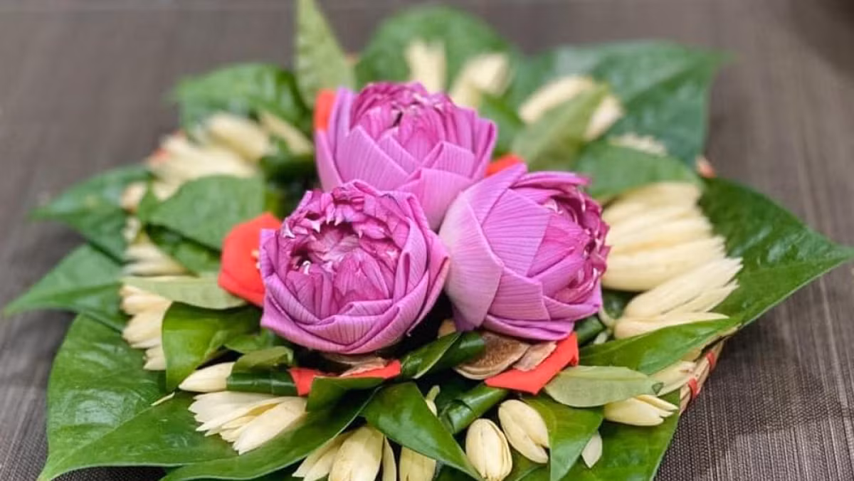 Khách có thể gọi điện hoặc nhắn tin riêng để đặt hàng.