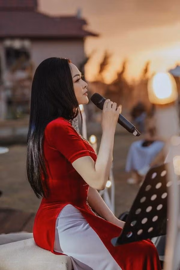 Góc nghiêng thần thánh cùng vẻ đẹp mỹ miều của giọng ca "Người Tình Mùa Đông" ở độ tuổi U60.