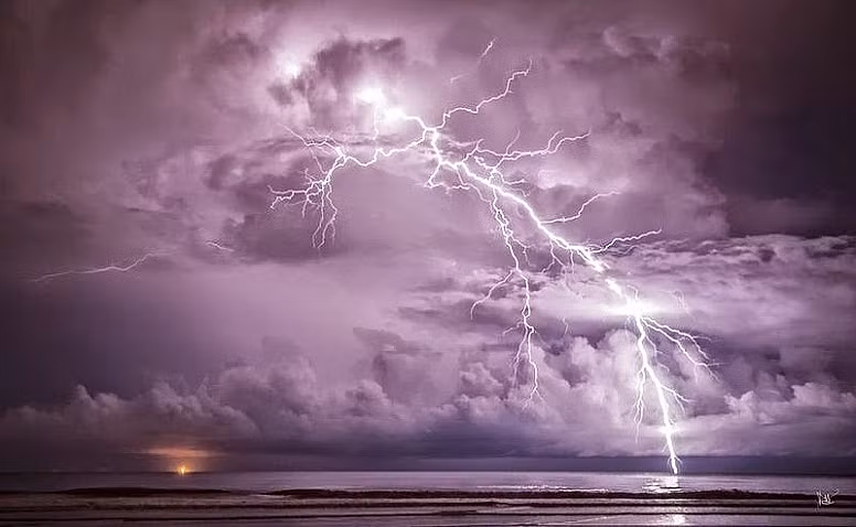 Sắc màu tuyệt đẹp của sét