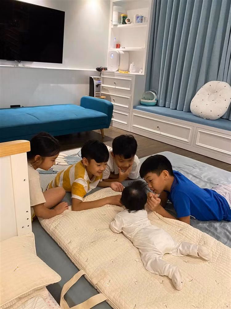 Luôn được các anh, các chị yêu thương...