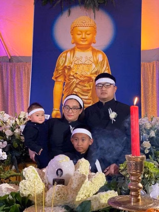 Danh tính con rể kín tiếng, sống tình cảm của cố ca sĩ Phi Nhung - Hình 5 Danh tinh con re kin tieng, song tinh cam cua co ca si Phi Nhung-Hinh-5