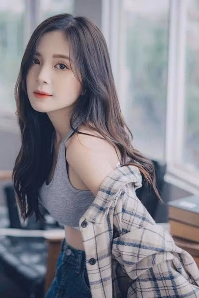 Nguyễn Hoàng Ngọc Huyền cho biết nhiều người vẫn hay khen cô trẻ hơn tuổi thực nhiều.