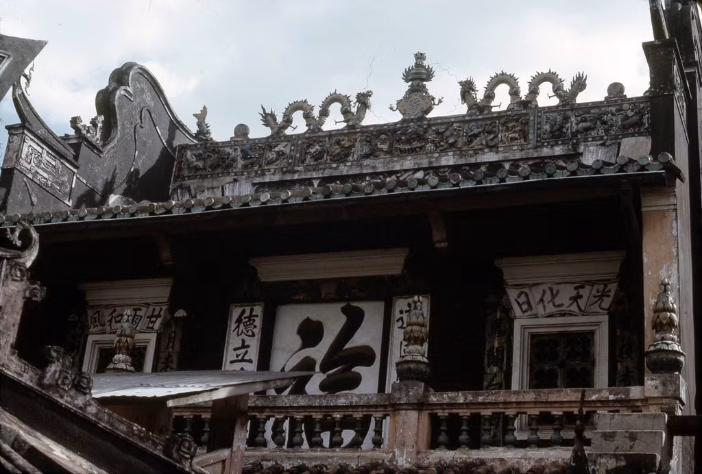 Cận cảnh các chi tiết kiến trúc của chùa, 1967.