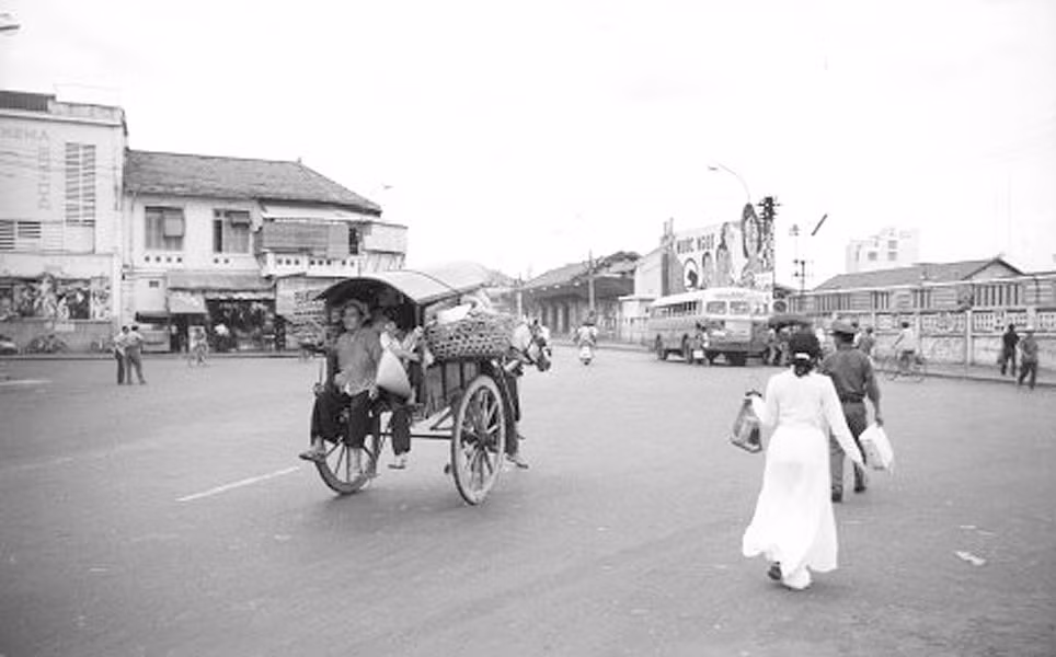 Giao lộ Phạm Hồng Thái - Lê Lai. Ảnh: Vietnam Center and Archive.