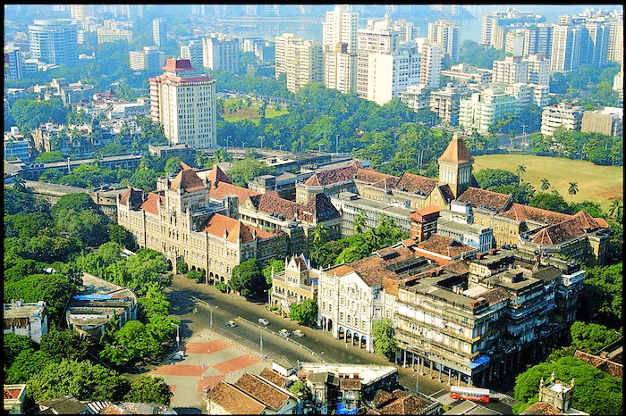  16. Loạt công trình phong cách Art Déco ở Mumbai (Ấn Độ). Dưới sự cai trị của người Anh, vào đầu thế kỷ 20, một số tòa nhà được xây dựng theo phong cách Art Deco ở trung tâm Mumbai, khiến thành phố trở thành một bảo tàng của phong cách kiến trúc này.
