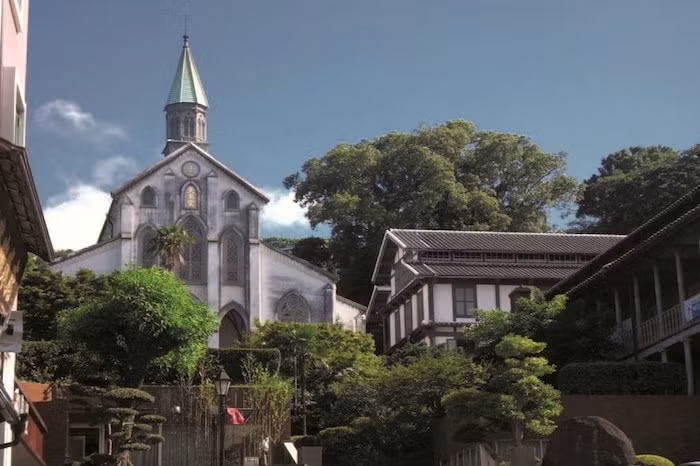  7. Các công trình Kito giáo ở Nagasaki (Nhật Bản). Đảo Kyushu thuộc tỉnh Nagasaki được xây dựng và phát triển bởi những người định cư Kito giáo đầu tiên ở Nhật Bản giữa thế kỉ 16 đến 19. Cụm công trình được công nhận là di sản gồm 10 ngôi làng, lâu đài Hara và một nhà thờ cổ.