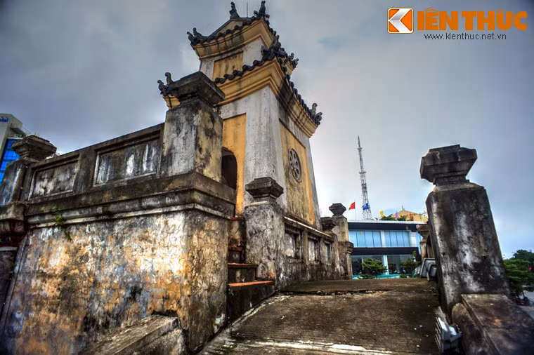 Trong dân gian còn truyền tụng câu ca: “Nhất sợ Lũy Thầy, nhì sợ đầm lầy Võ Xá”, liên hệ tới những thất bại của quân Trịnh tại vùng đất này. Ảnh: Mặt bằng phía trên Quảng Bình Quan.