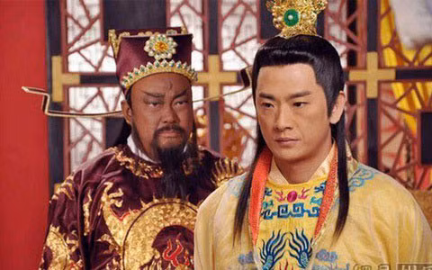 Bao Công làm quan cho nhà Tống, dưới triều vua Tống Nhân Tông. Ông giữ nhiều chức vụ khác nhau. Theo Tống sử, khi mất, ông được truy thăng hàm Lễ bộ Thượng thư, thụy Hiếu Túc. Mộ phần của ông hiện còn ở thành phố Hợp Phì, tỉnh An Huy.
