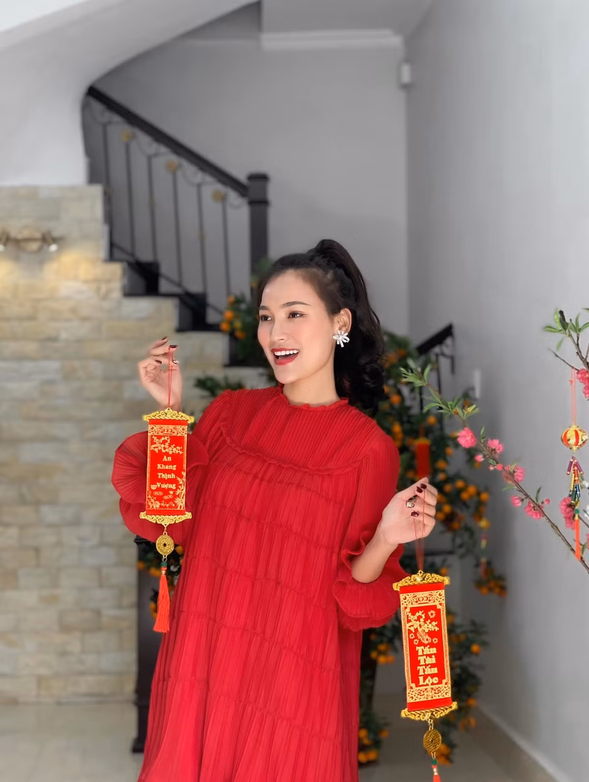 Linh Thuỷ chia sẻ bức ảnh rực rỡ trong những ngày đầu năm mới Tân Sửu.