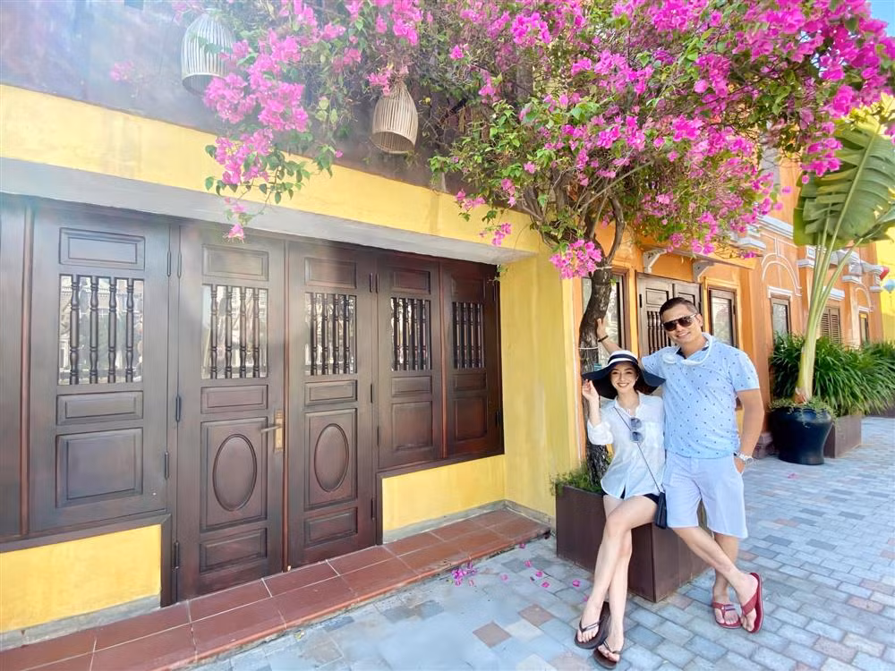 Chong hoa hau Jennifer Pham gay ngo ngang voi dau khong toc-Hinh-4