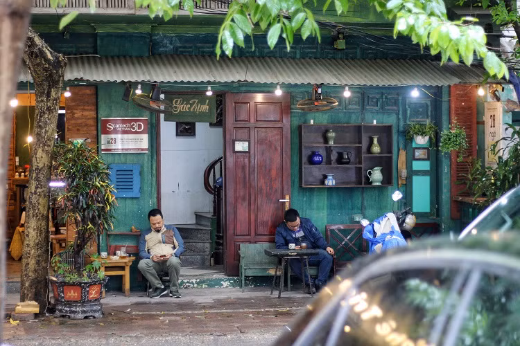 Hàng quán ở Hà Nội mở cửa trở lại, quán cà phê đông nghịt Hang quan o Ha Noi mo cua tro lai, quan ca phe dong nghit