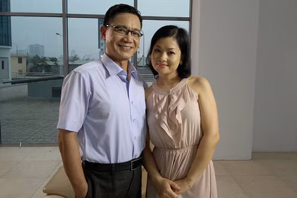 Đời tư của NSƯT vào vai người si mê bà Cúc trong Hướng dương ngược nắng - Hình 3 Doi tu cua NSUT vao vai nguoi si me ba Cuc trong Huong duong nguoc nang-Hinh-3