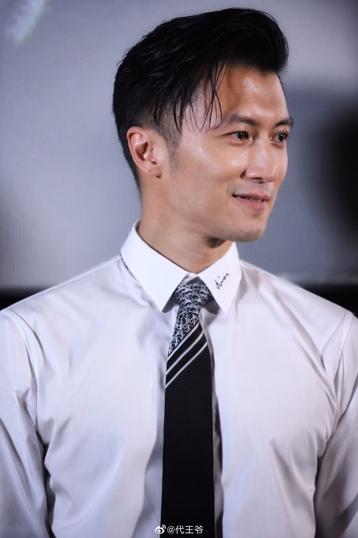 Cuoc doi noi loan cua Ta Dinh Phong-Hinh-6