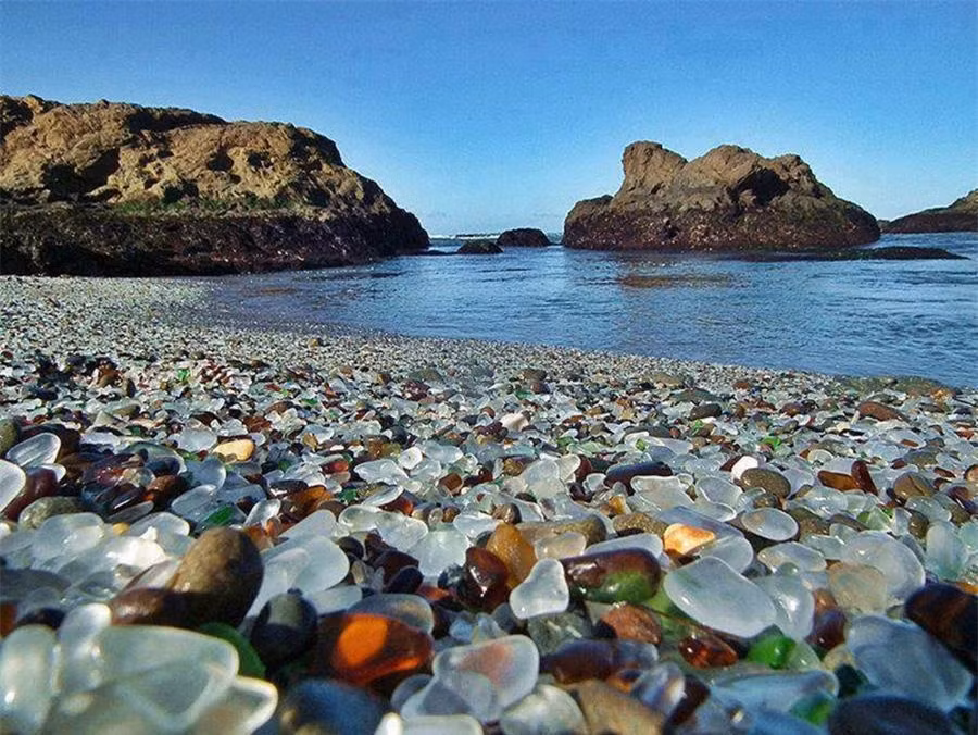 Chiêm ngưỡng "bãi biển pha lê" tuyệt đẹp ở Mỹ ảnh 8