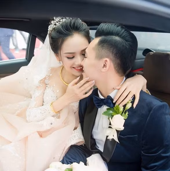 Yêu nhau hơn 1 năm, cặp đôi quyết định nên duyên vợ chồng vào ngày 5/1/2018.