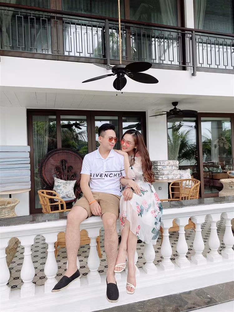 Về phía Trung Hiếu, ngay khi tốt nghiệp Học viện Cảnh sát Nhân dân Việt Nam anh đã có công việc ổn định đúng với ngành theo học.