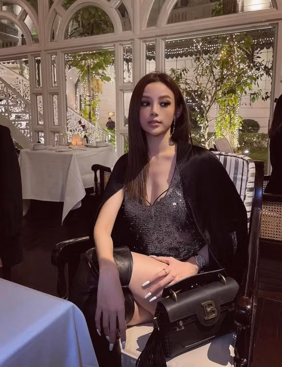 "Gái hai con" Huyền Baby được trai Tây khen gợi cảm và xin số ảnh 7