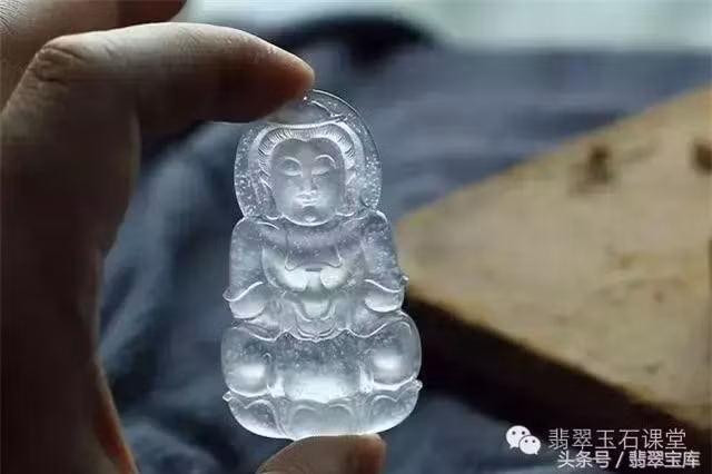Người đàn ông cầm viên đá nhỏ về nhà, chuyên gia hết lời chúc mừng - Hình 2 Nguoi dan ong cam vien da nho ve nha, chuyen gia het loi chuc mung-Hinh-2